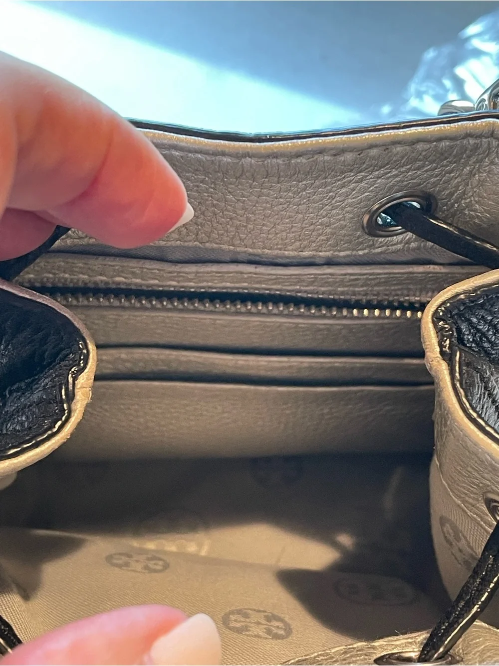 Tory Burch Thea Mini Bucket Bag | Black